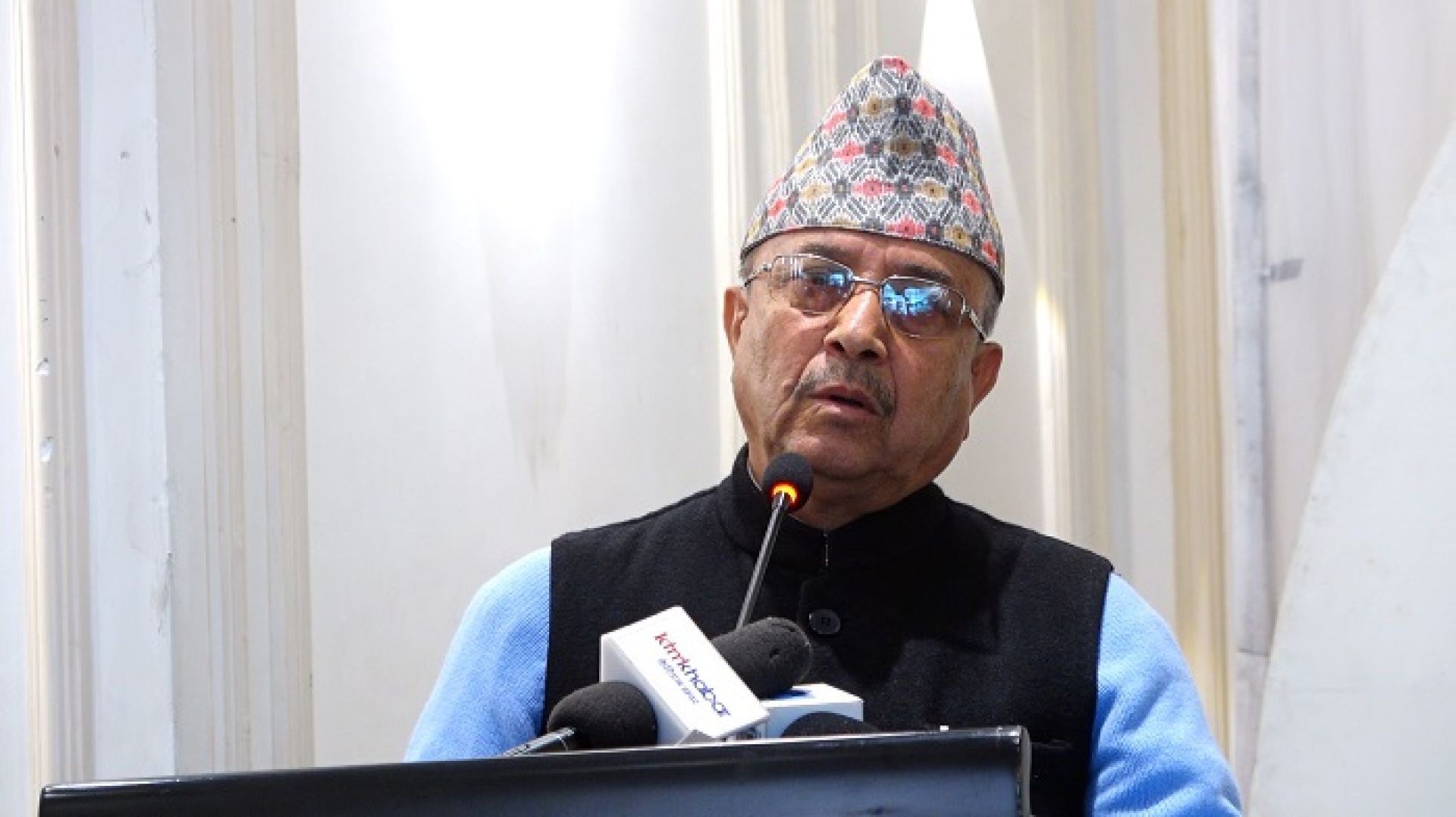 संविधान संशोधनका विषयमा संसद बाहिरै बसेर सशक्त पहल गर्छौंः खड्का